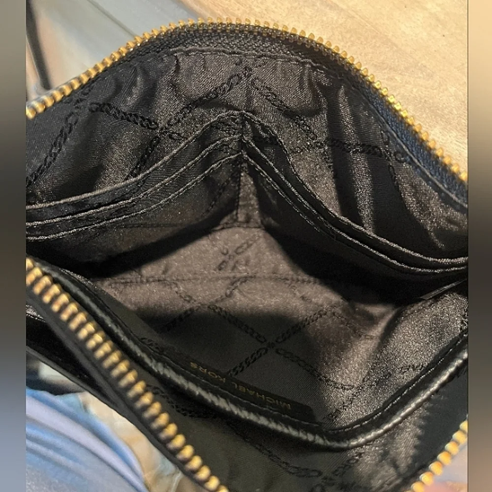 Michael Kors Black Pebbled Leather Large Jet Set Wristlet Like‎ New